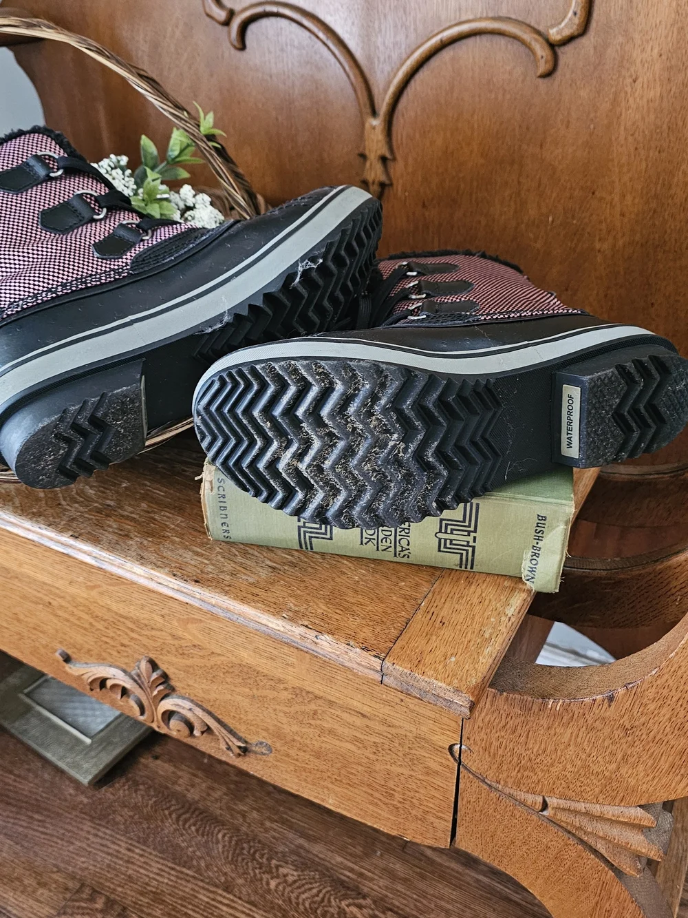 SOREL Tivoli Women’s Waterproof Winter Snow Boots Black Pink Size 7.5